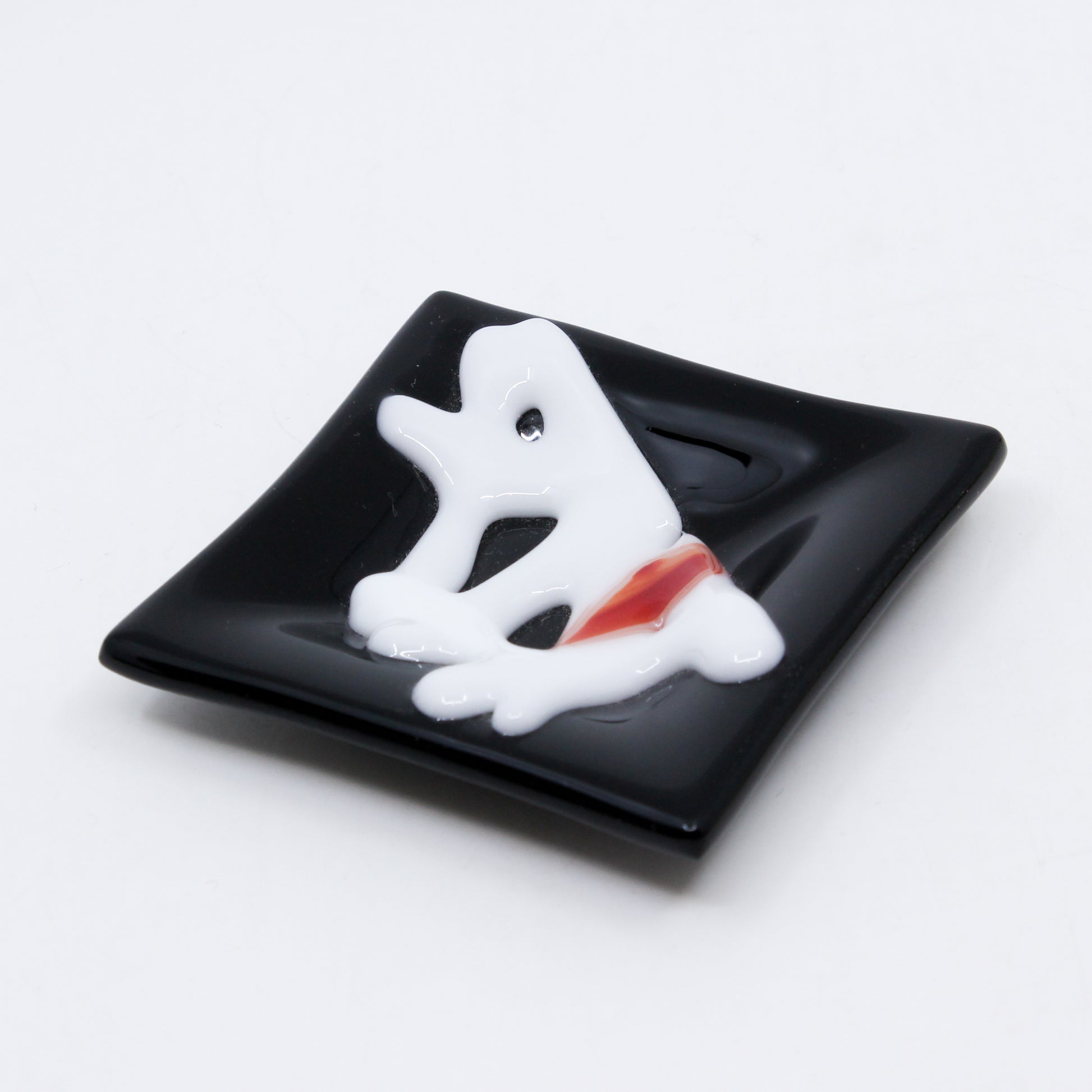 Black and white spoon rest