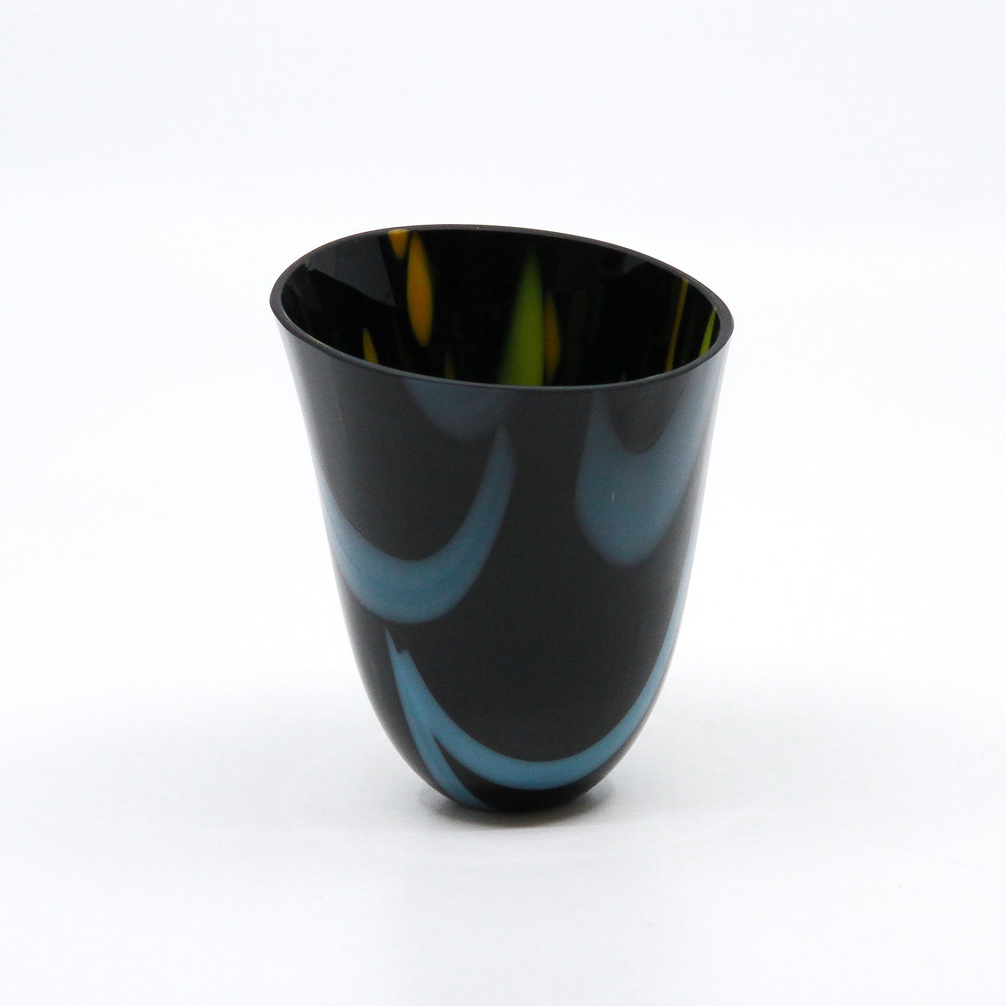 black colour spotted vessel