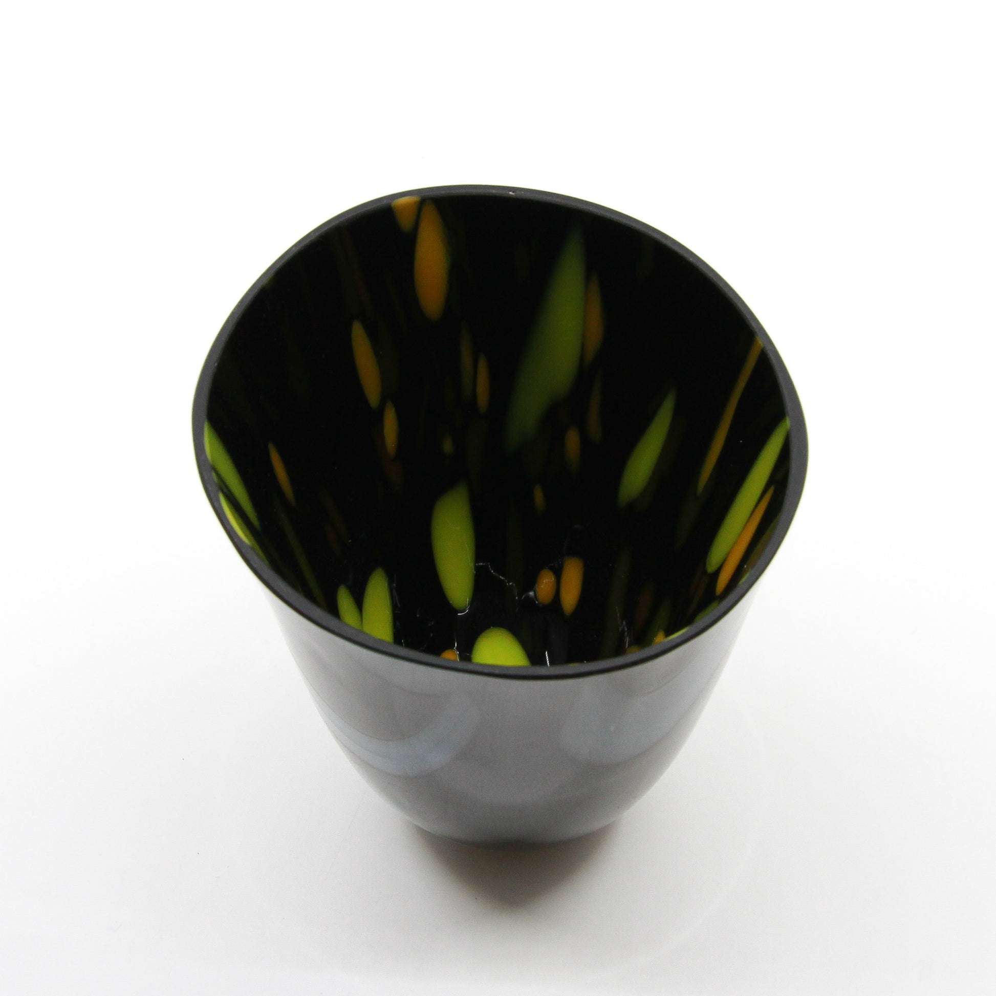 black colour spotted vessel