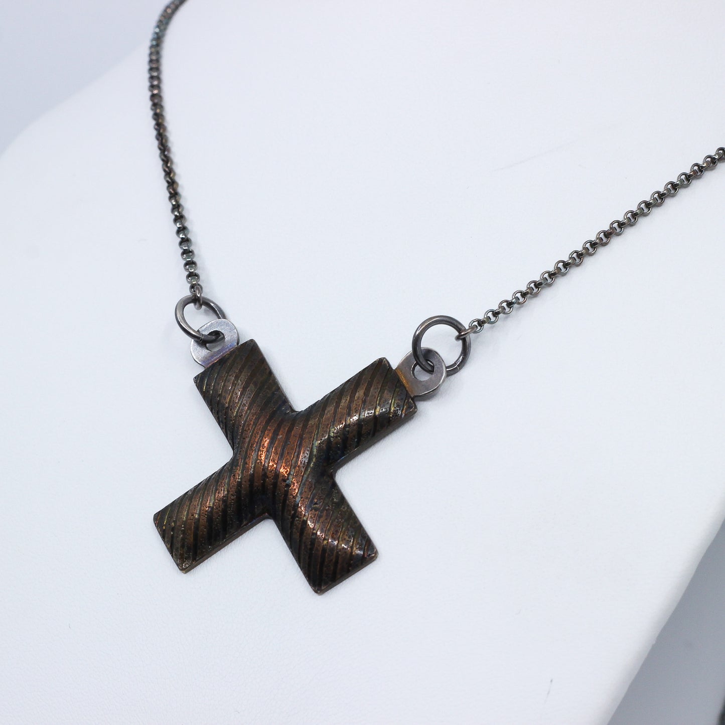 X-shaped pendant