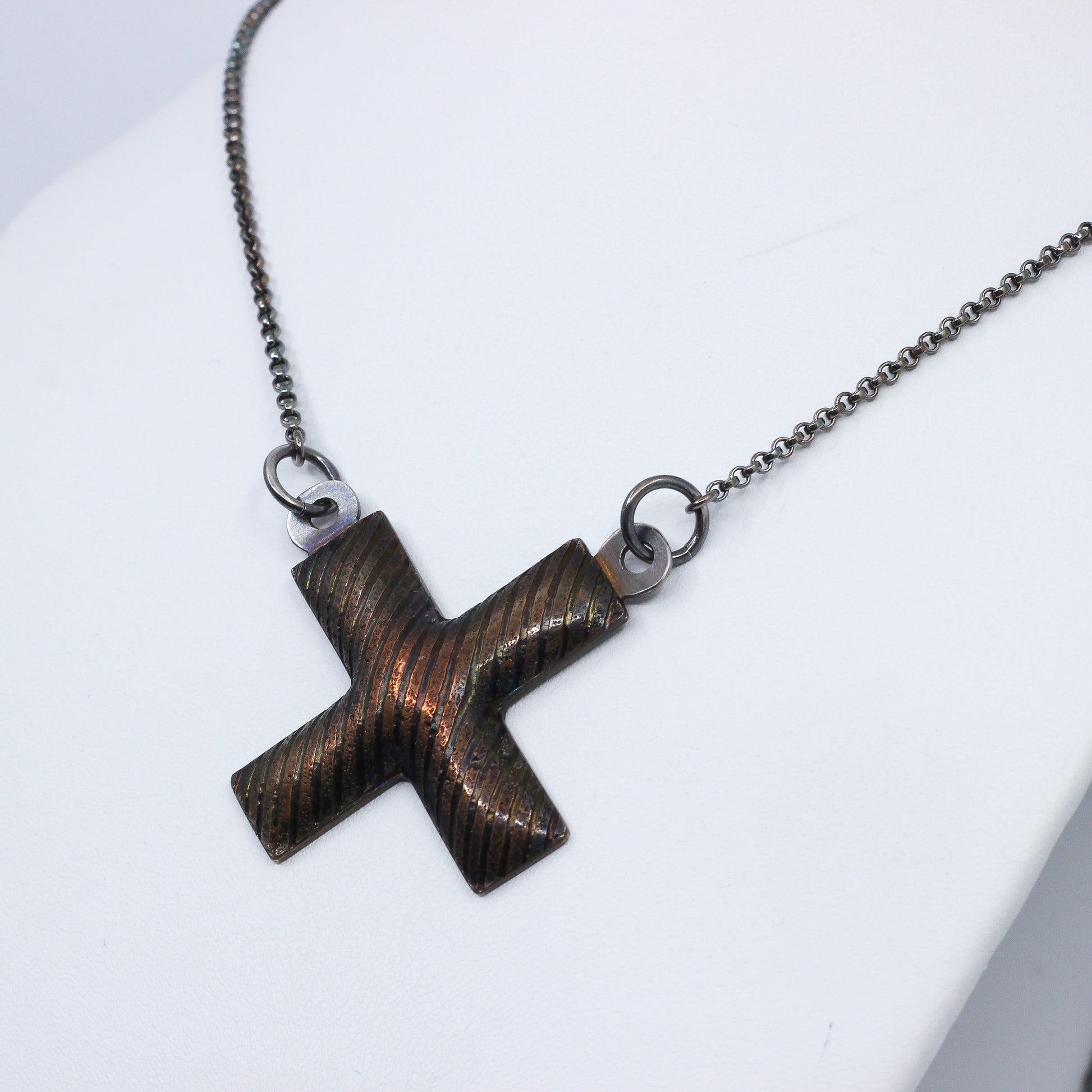 X-shaped pendant