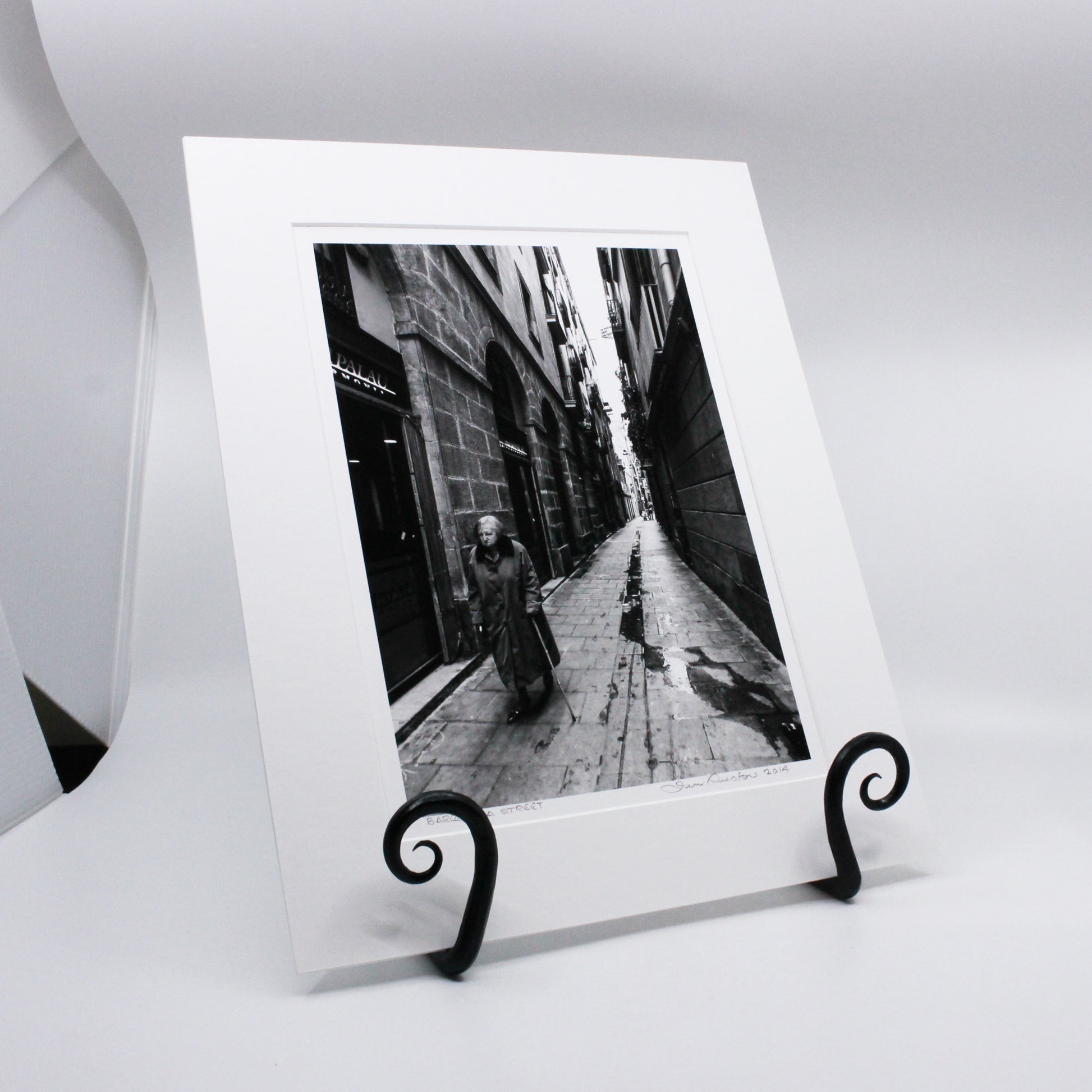 Example of picture on plate stand