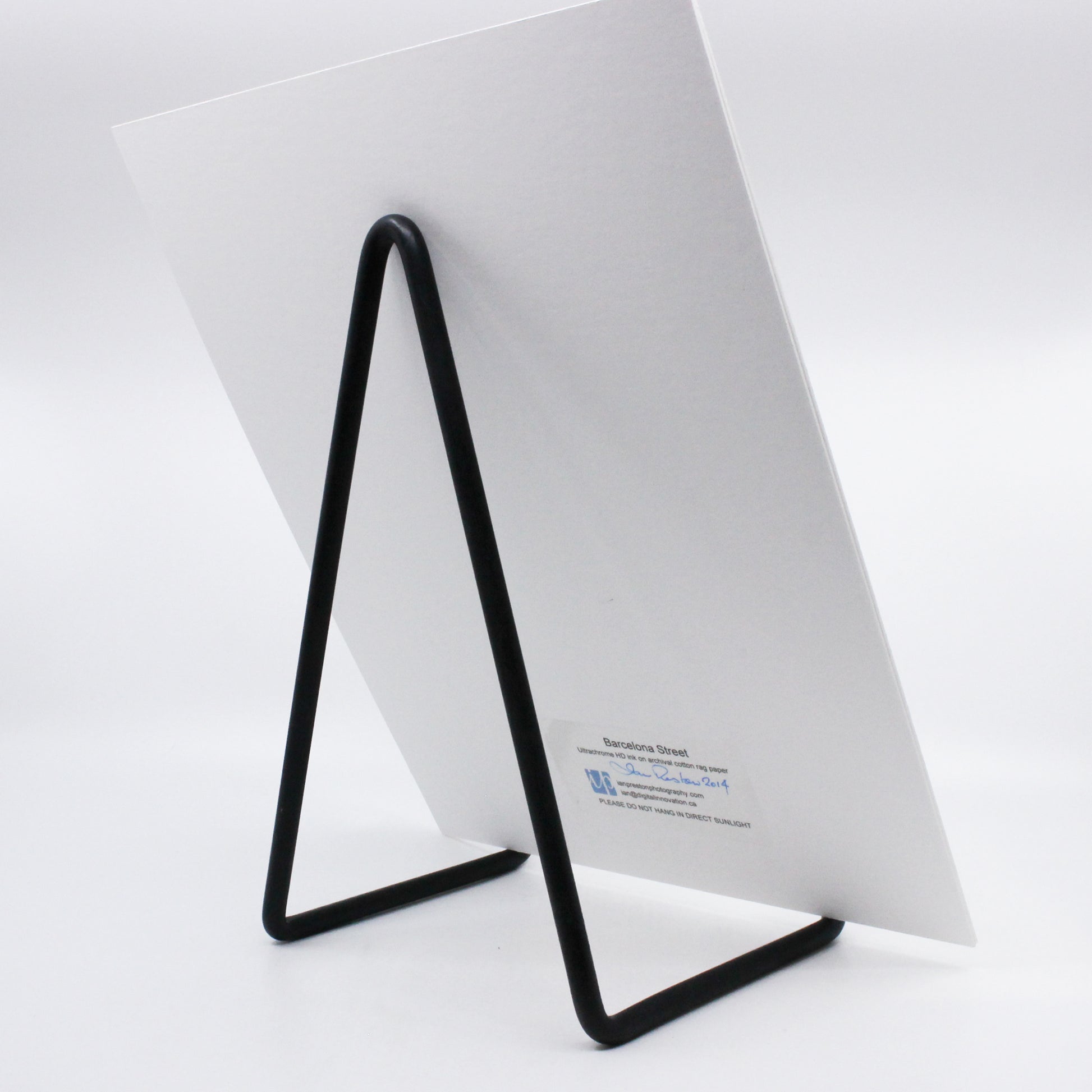 Example of picture on plate stand