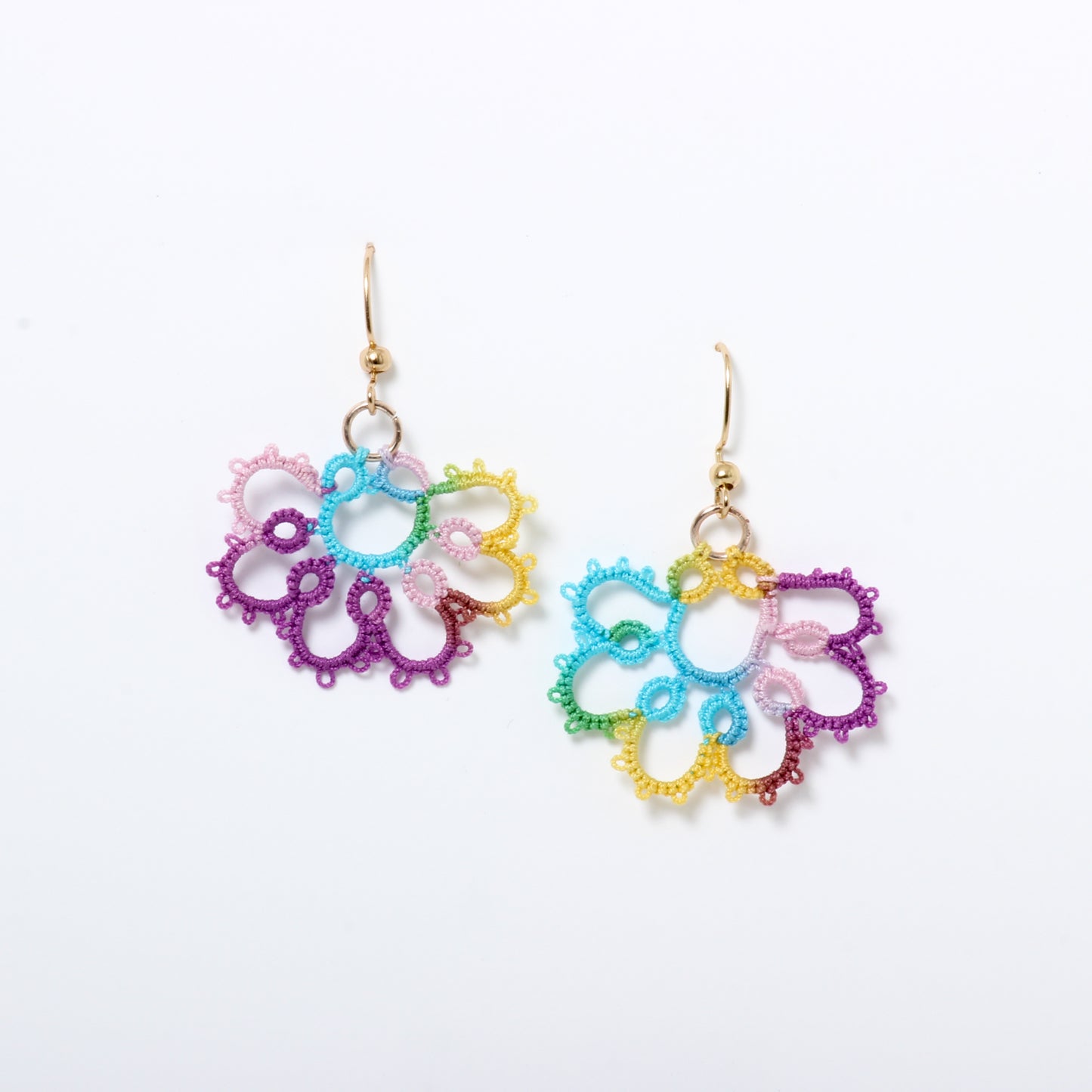 Tatted earrings: multicoloured