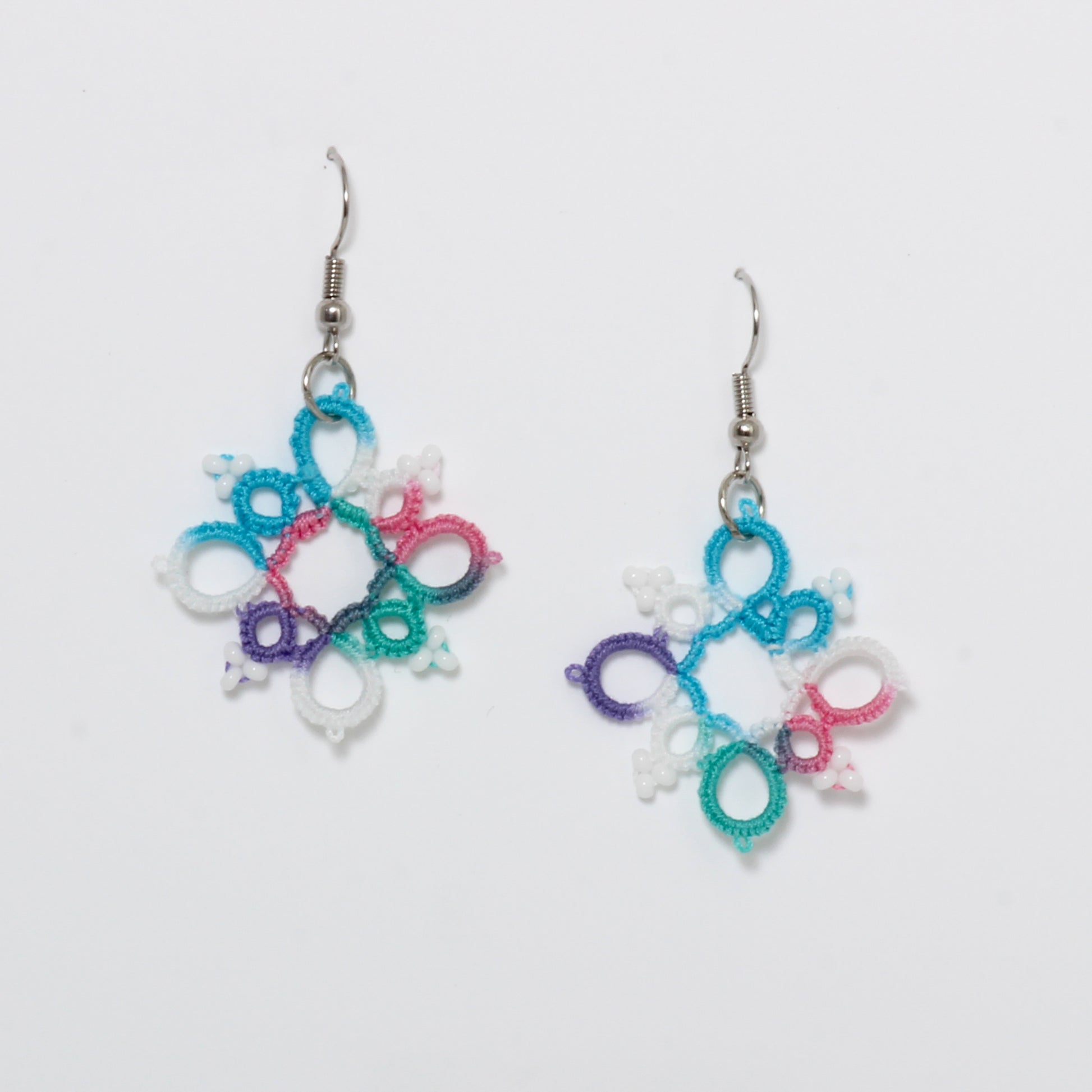 Tatted earrings: diamonds with beads