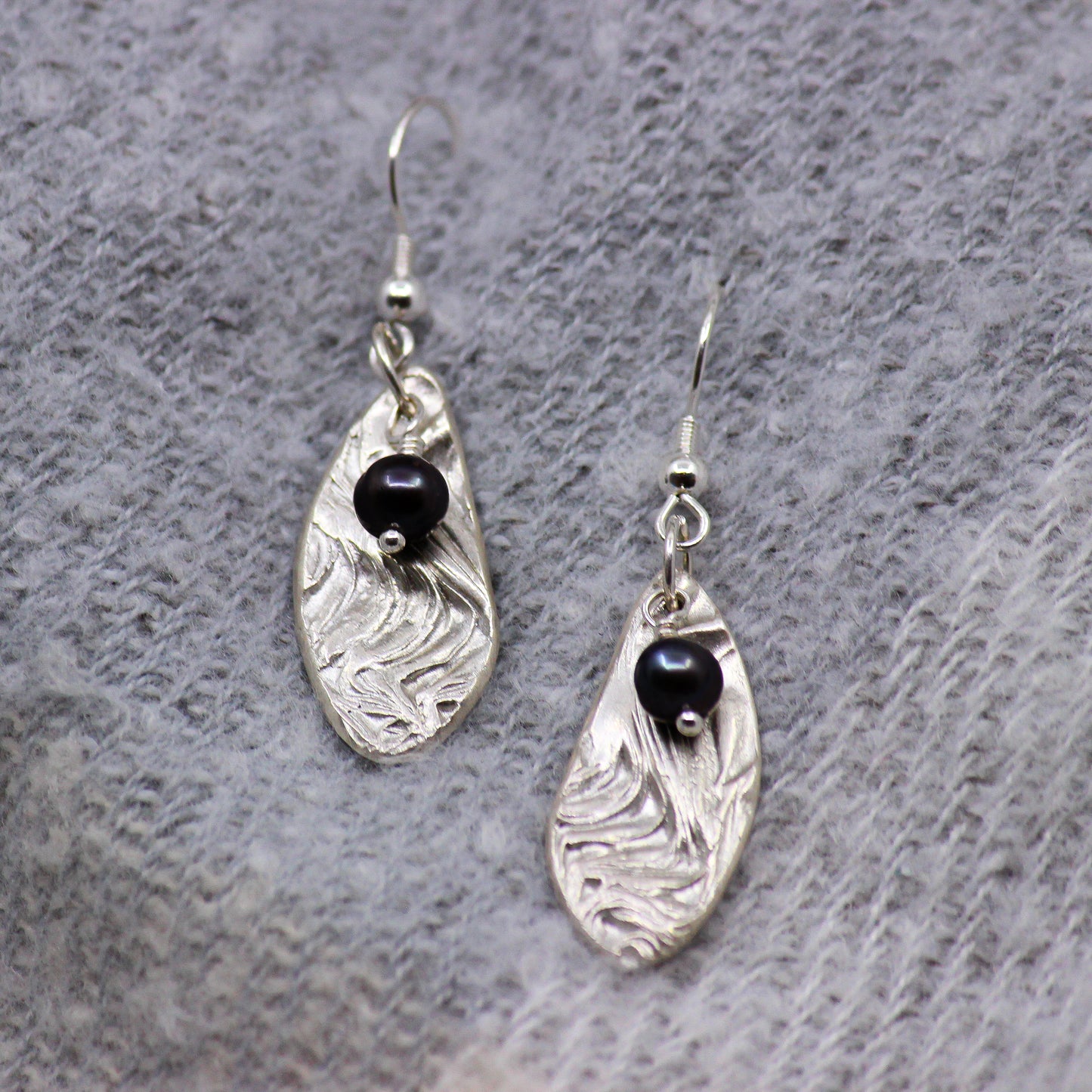 silver earrings with black pearl