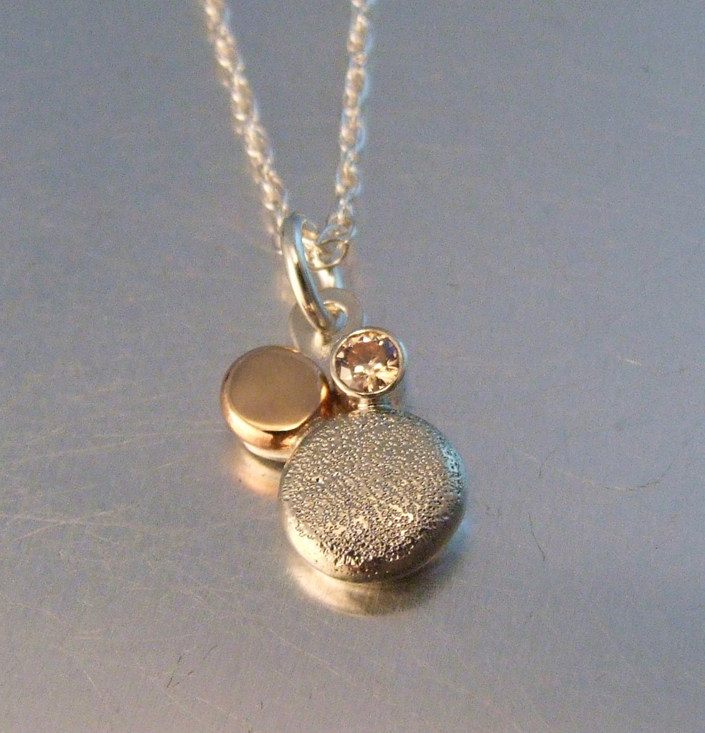 Quantic Necklaces