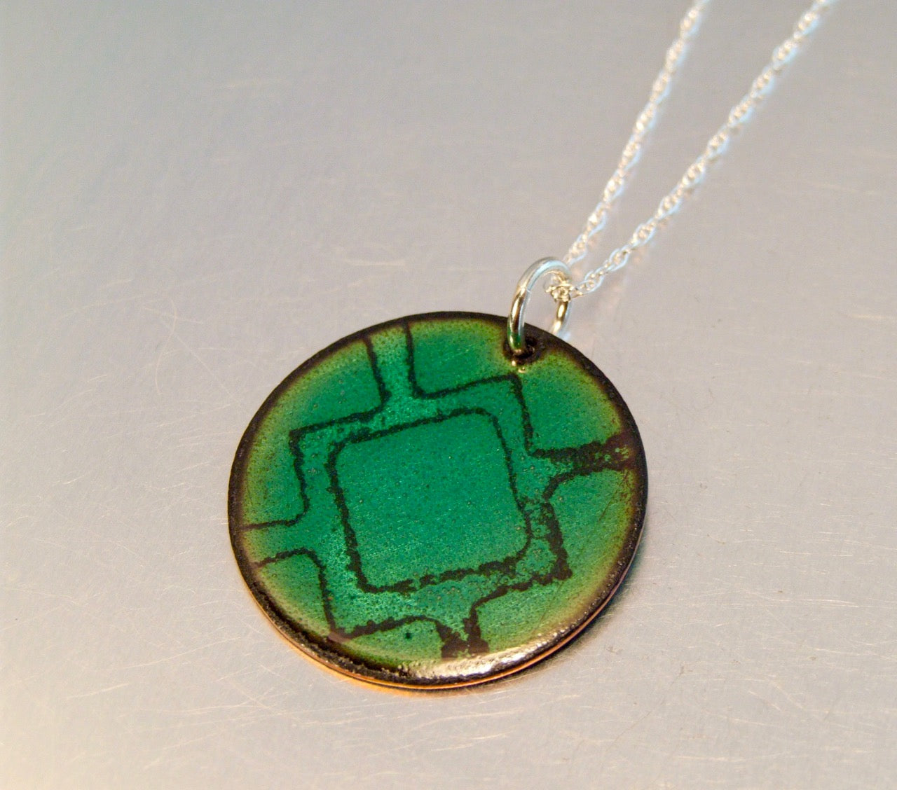 Round green pendant