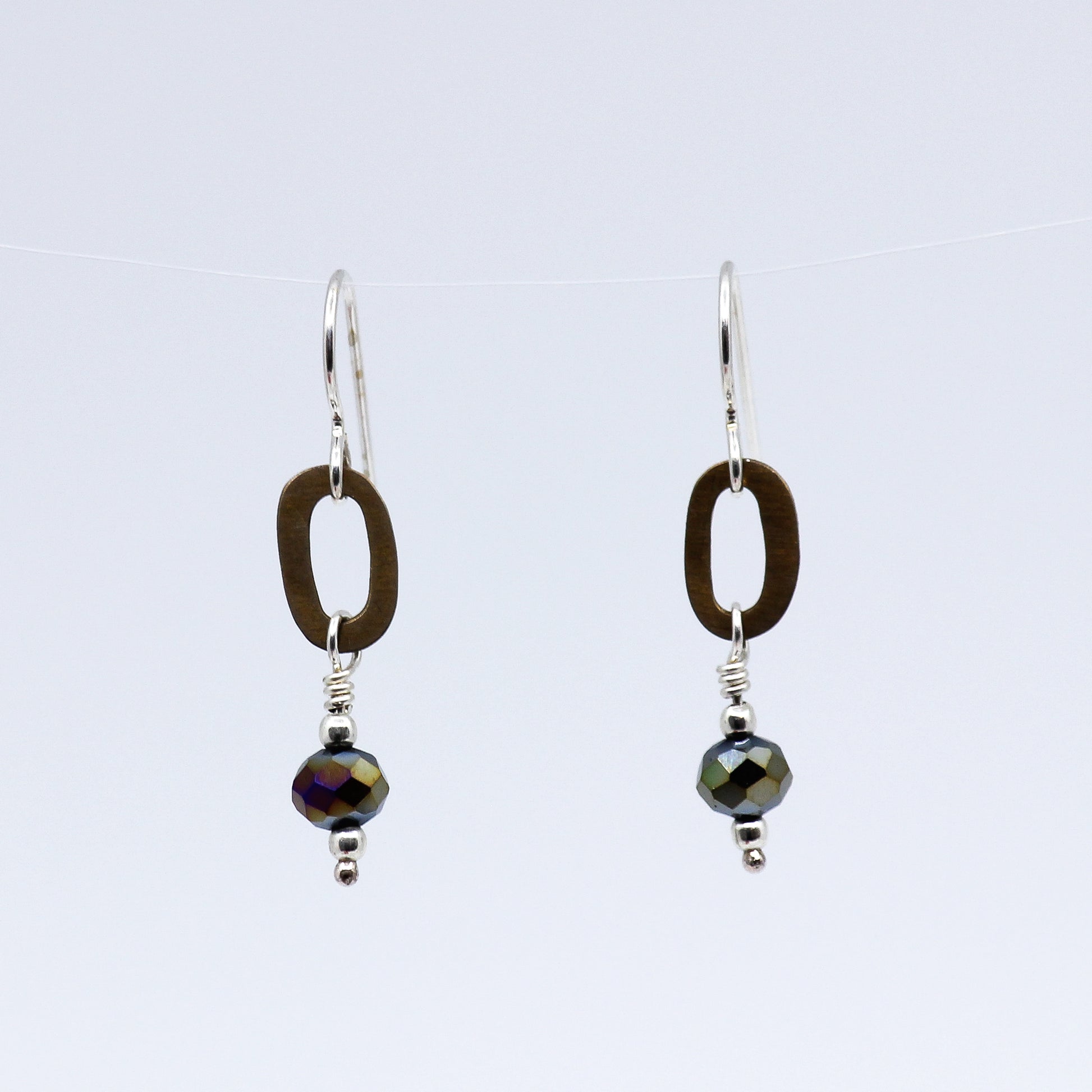 Oval link earrings with Czech crystal