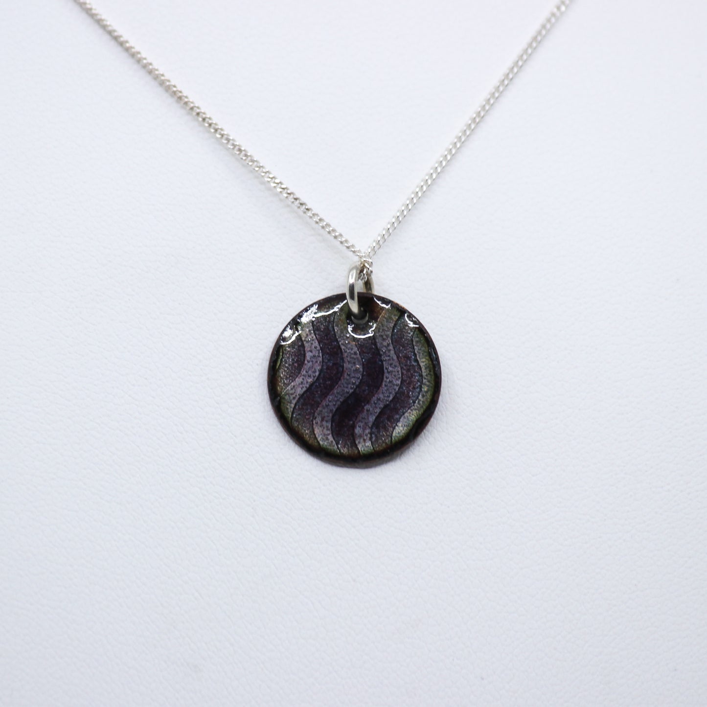 Mauve round necklace