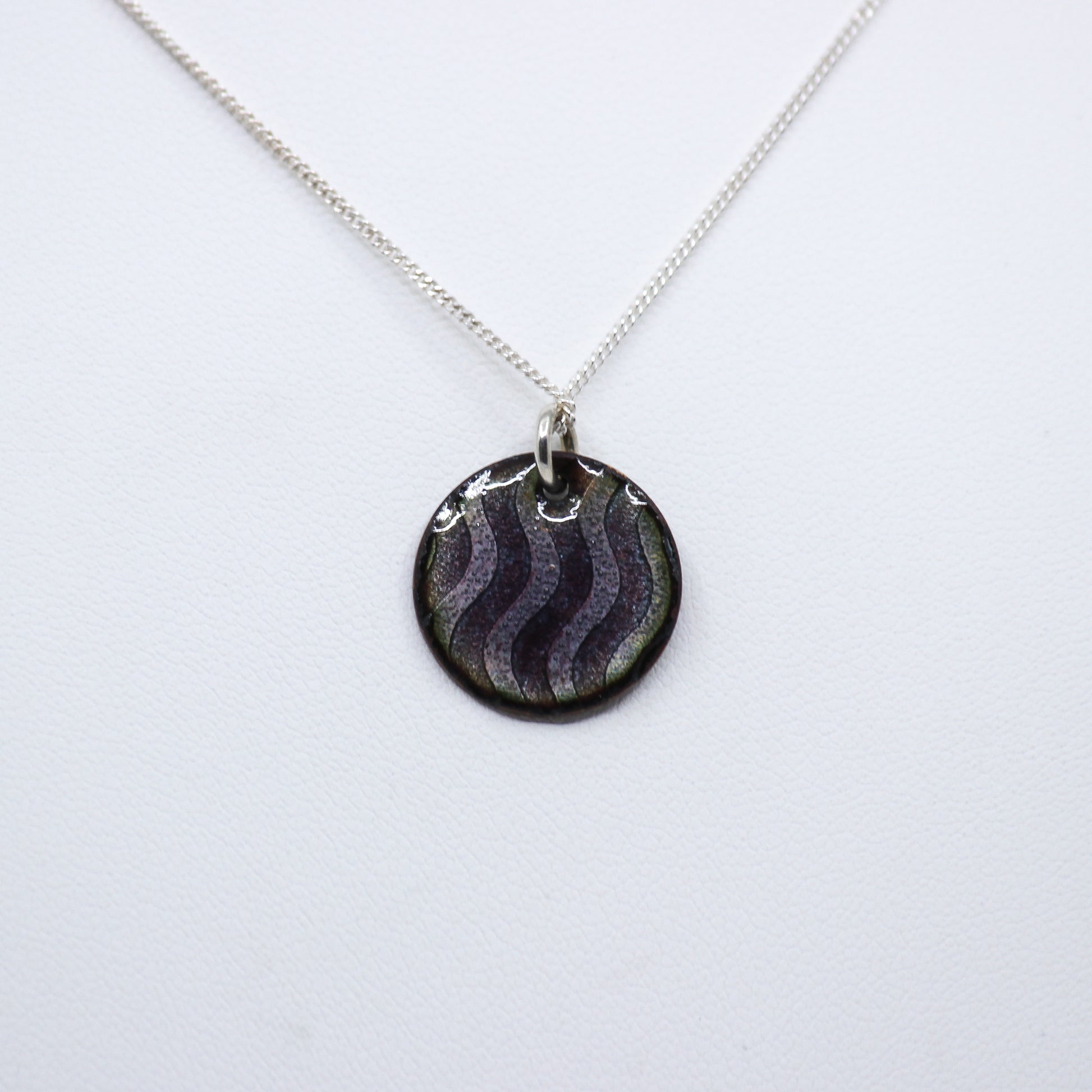 Mauve round necklace