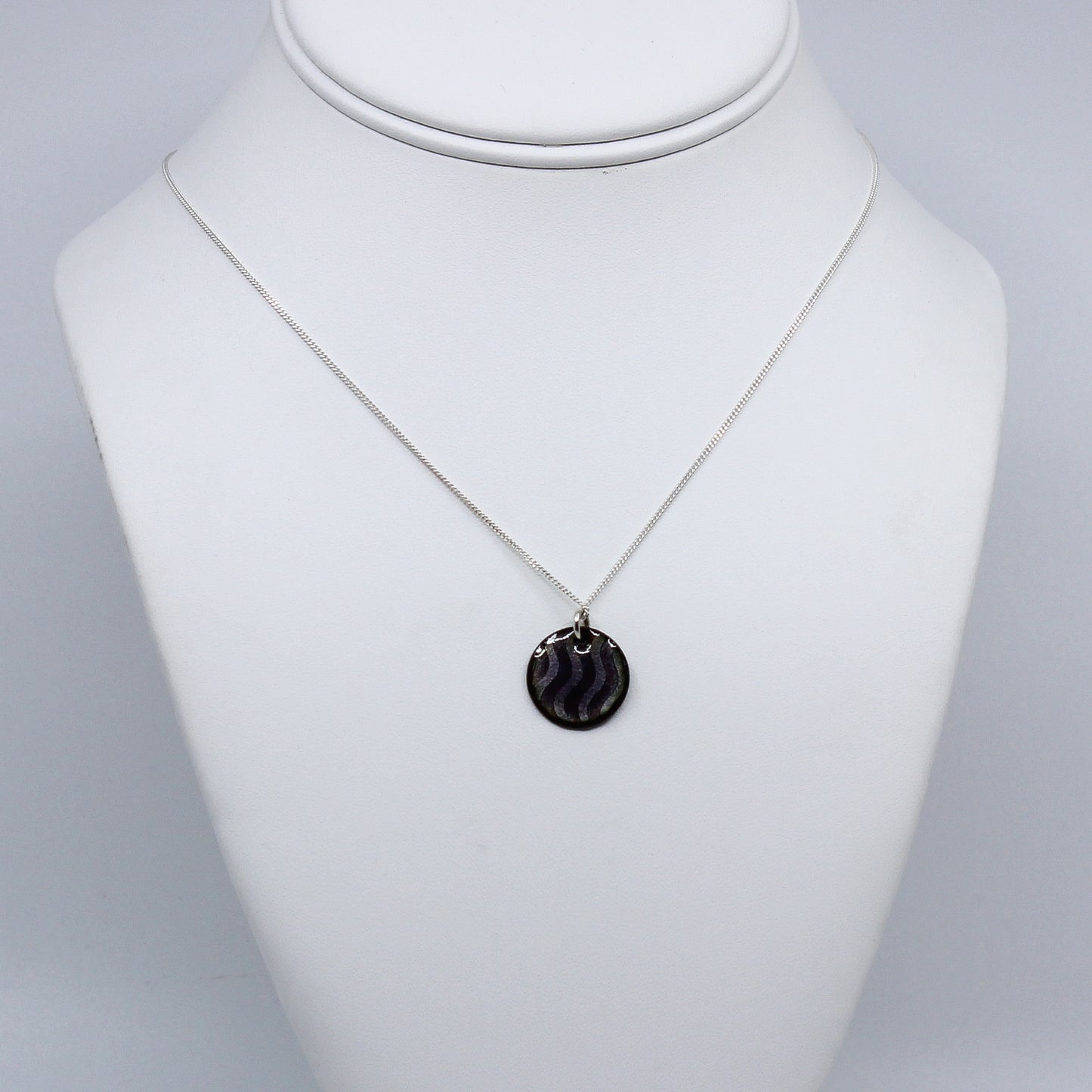 Mauve round necklace