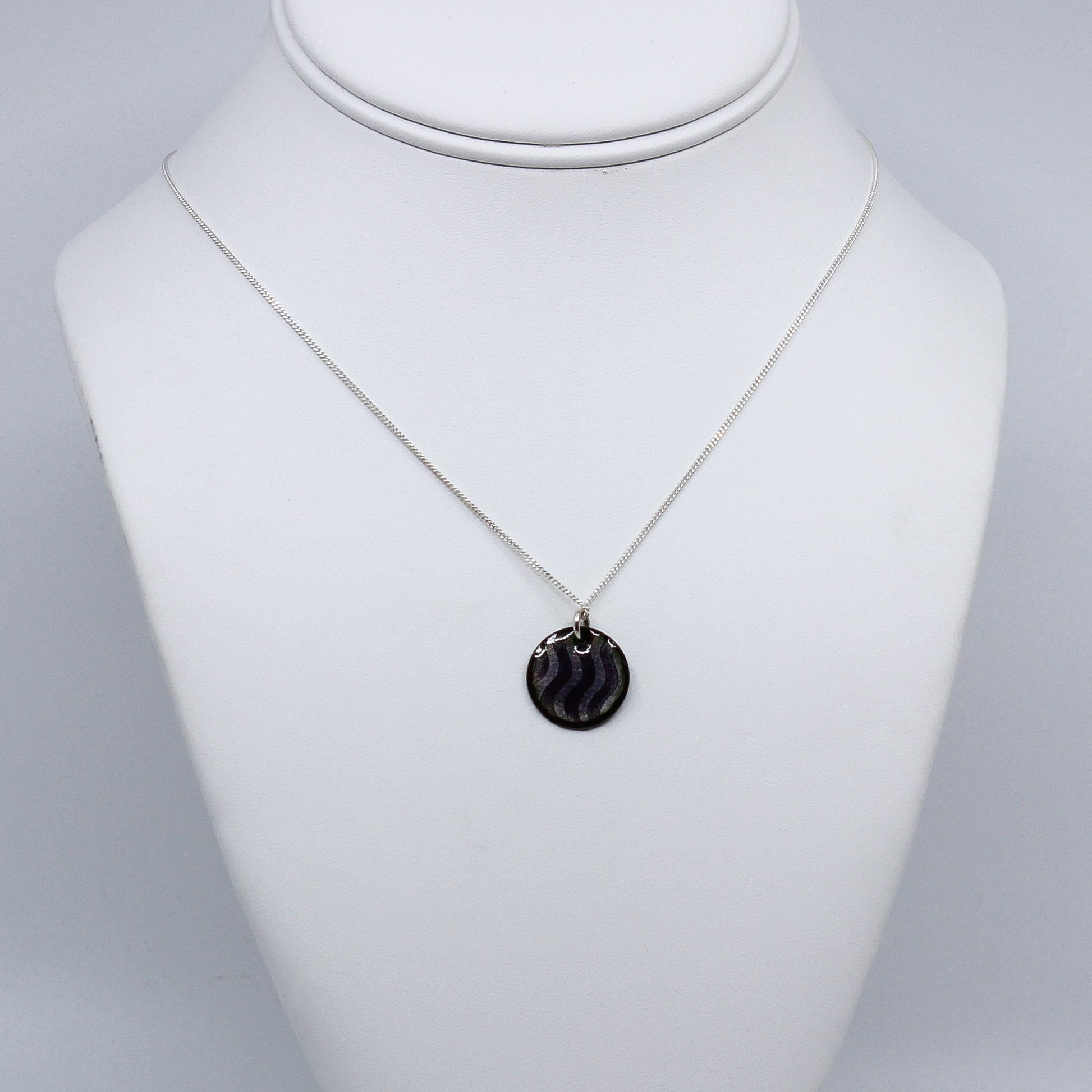 Mauve round necklace