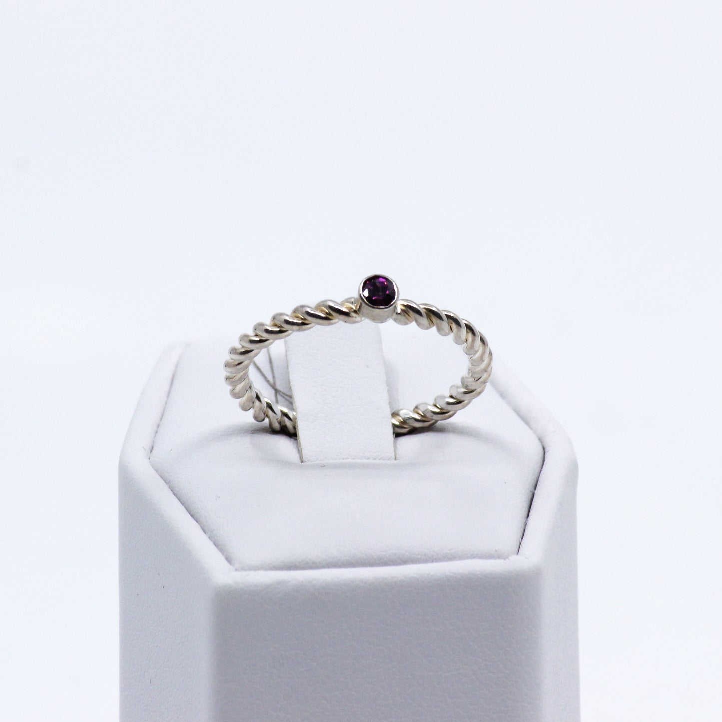 Twisted ring: rhodite