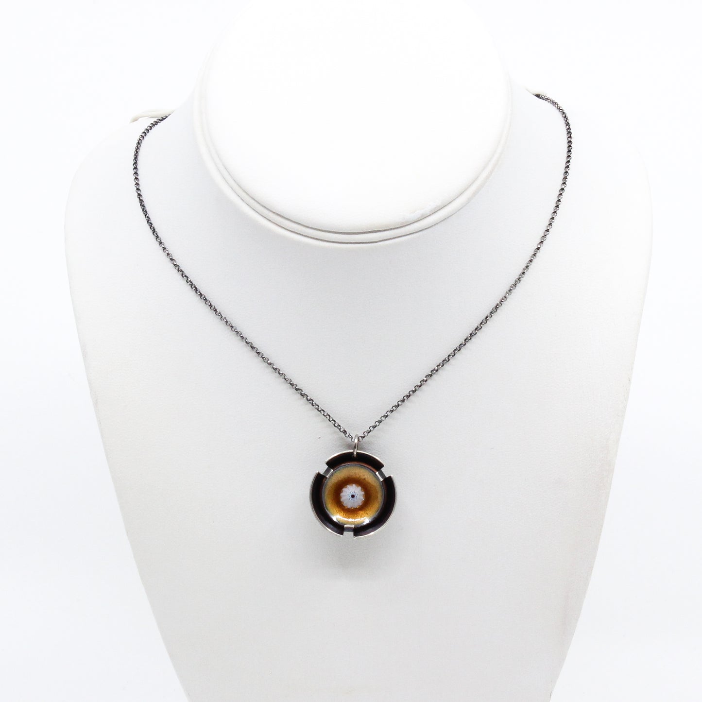 Round necklace with orange centre