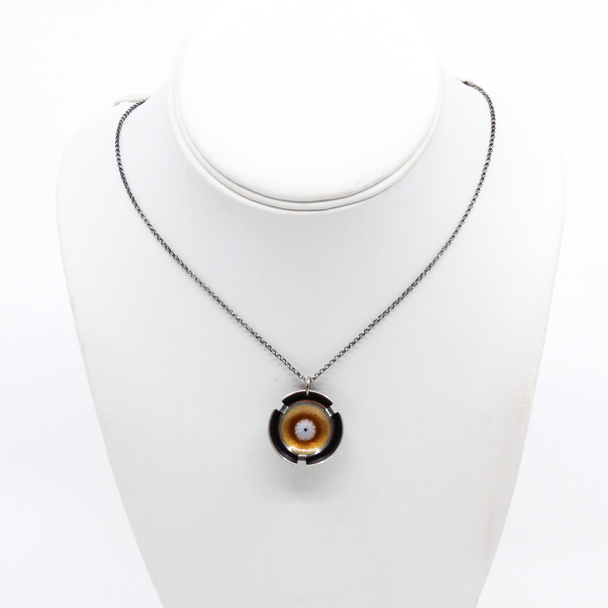 Round necklace with orange centre