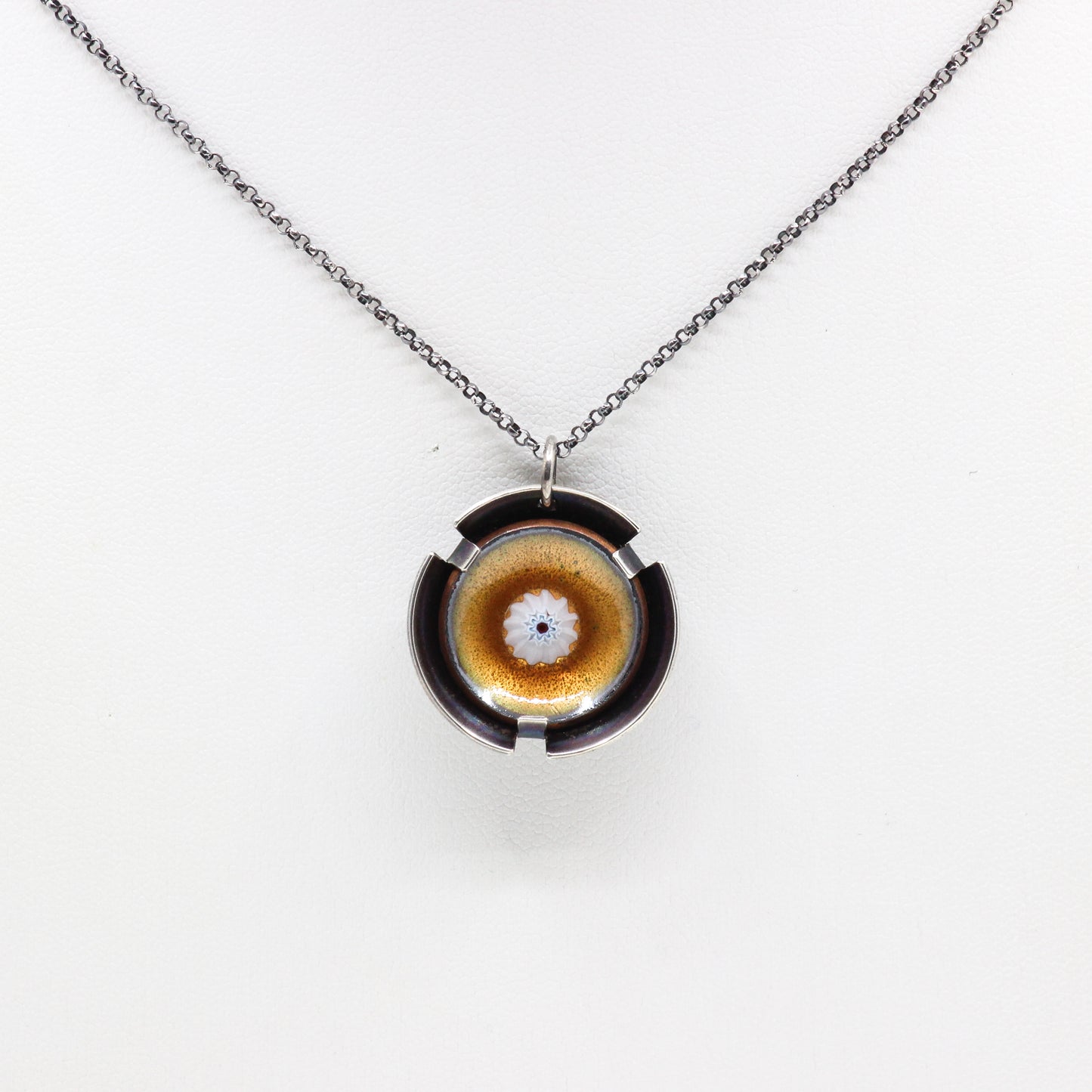 Round necklace with orange centre