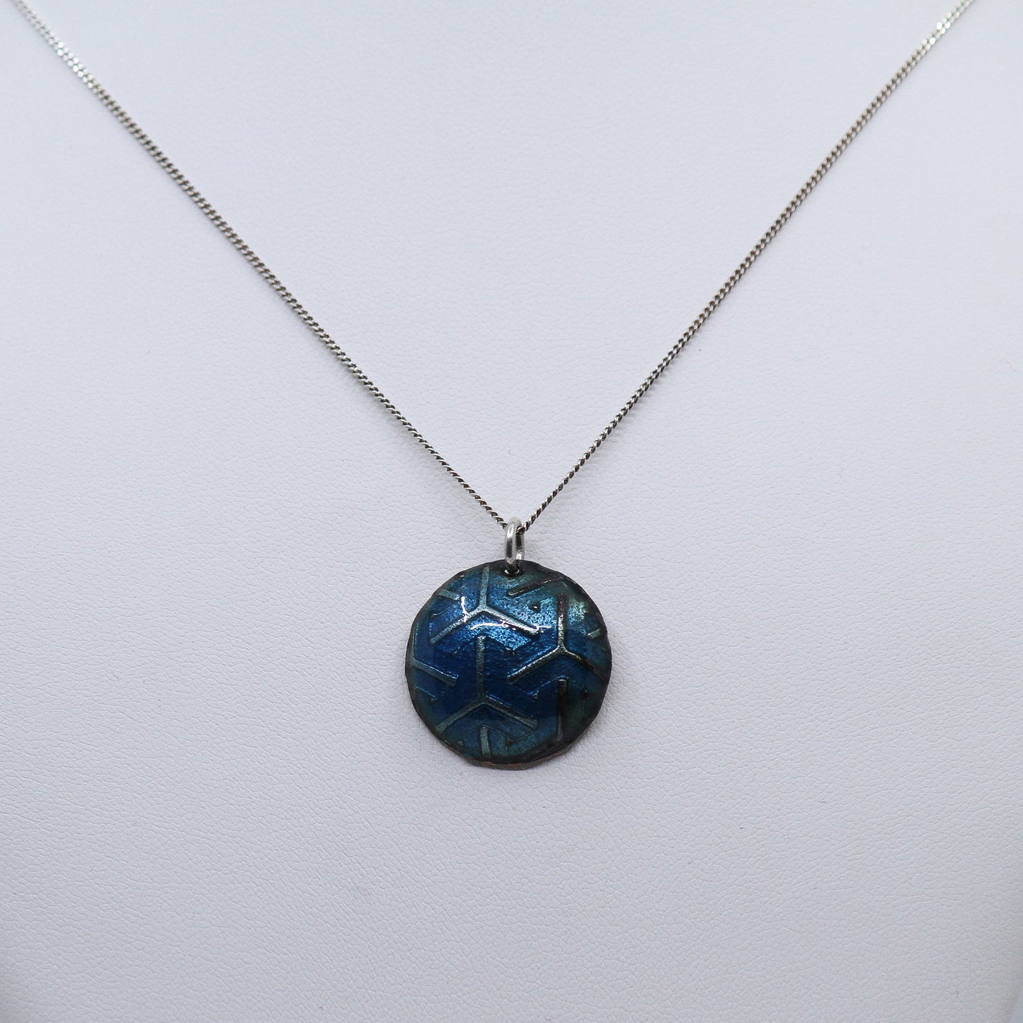 Blue round necklace