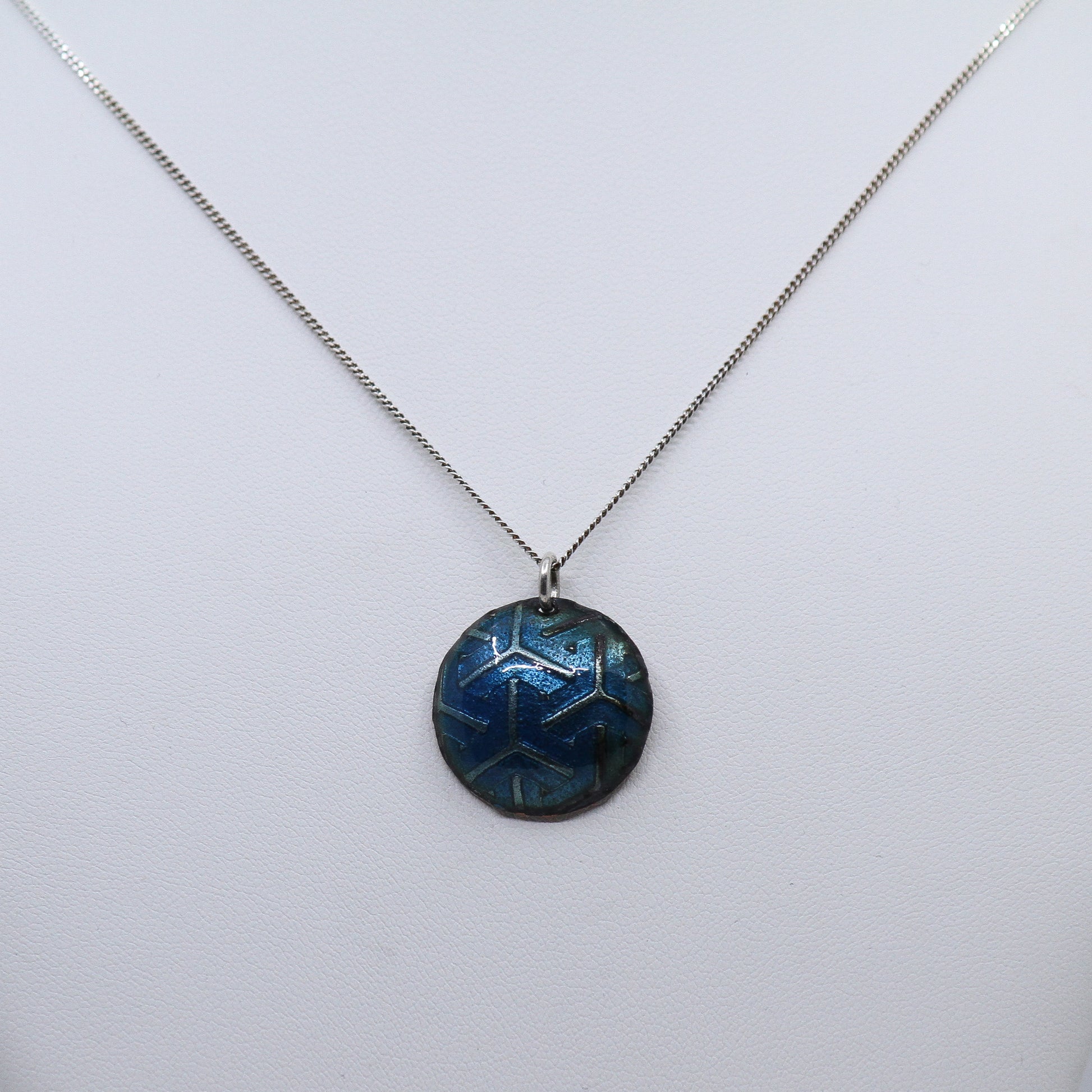 Blue round necklace