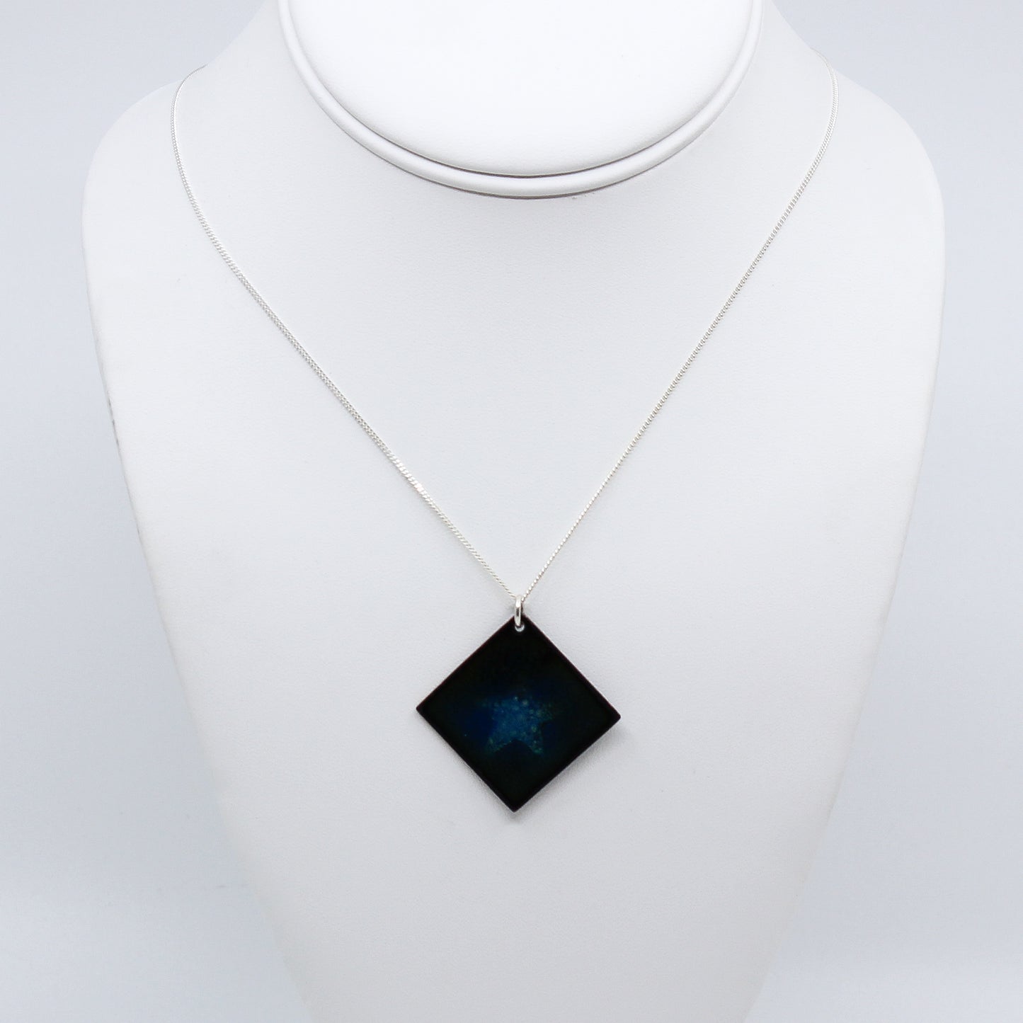Star enamel neckalce