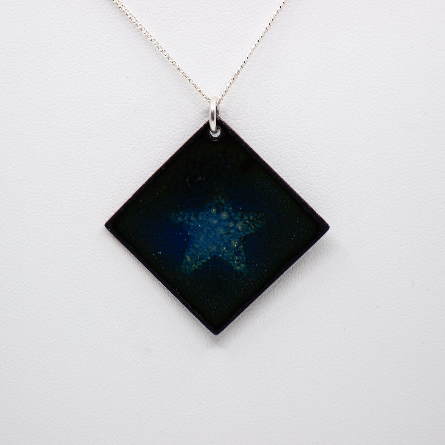 Star enamel necklace