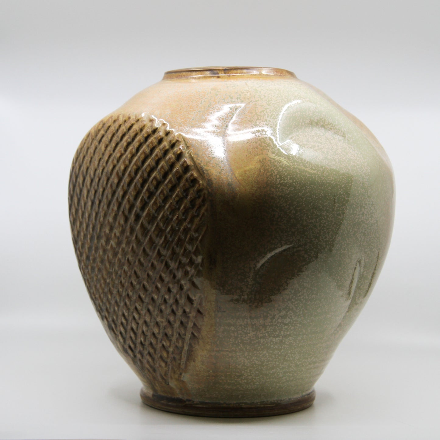 Large gold vase with pattern