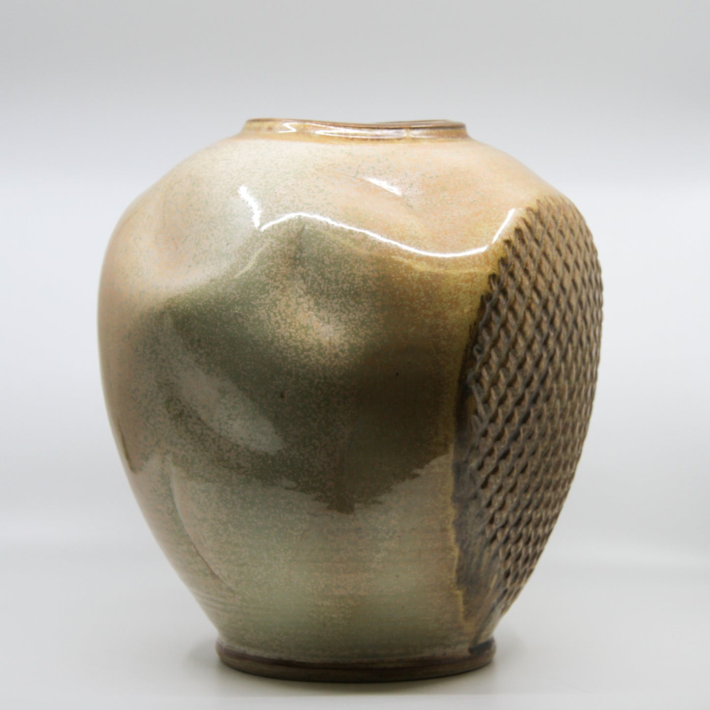 Large gold vase with pattern