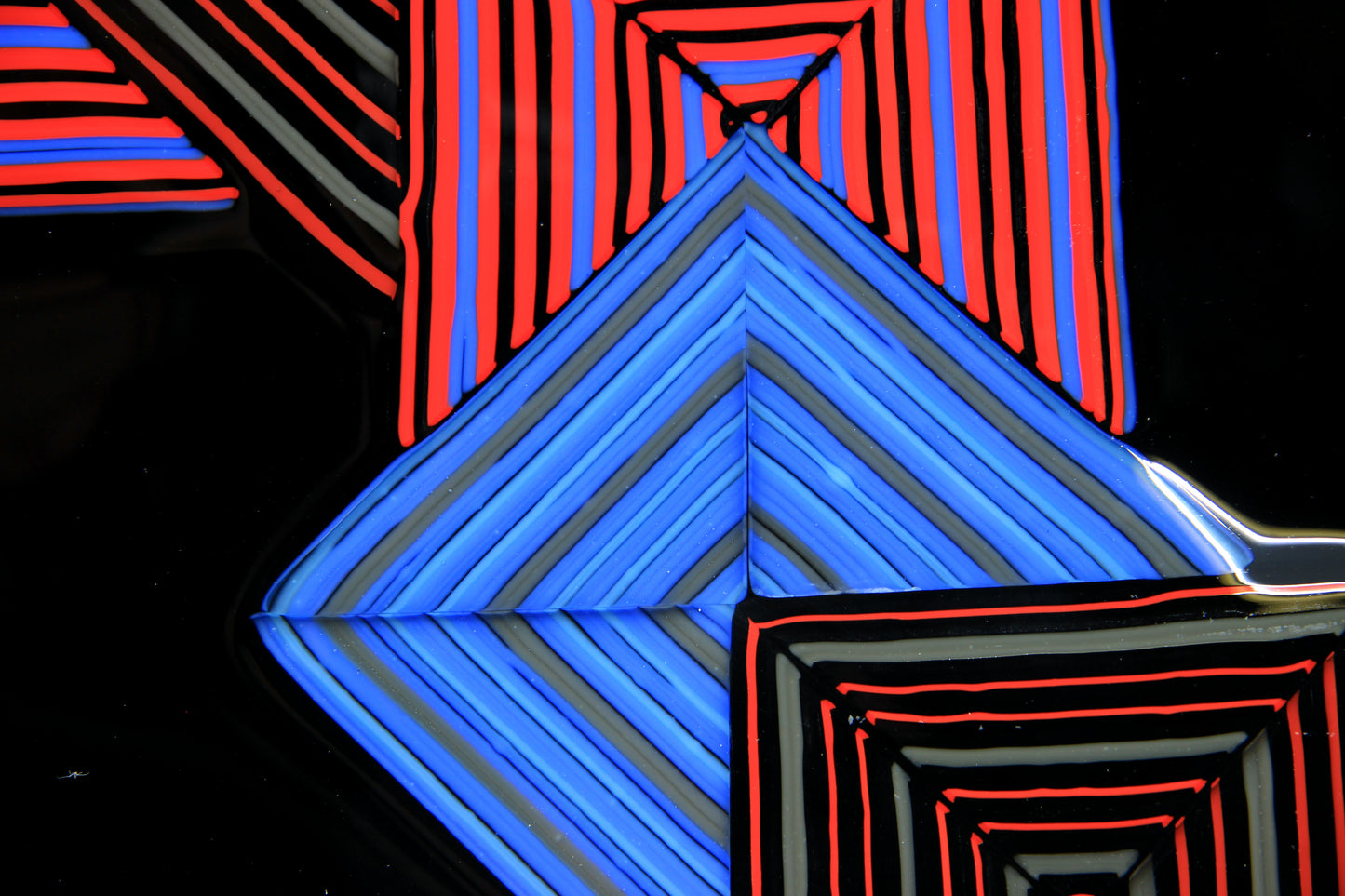 Black glass plate with blue and red squares