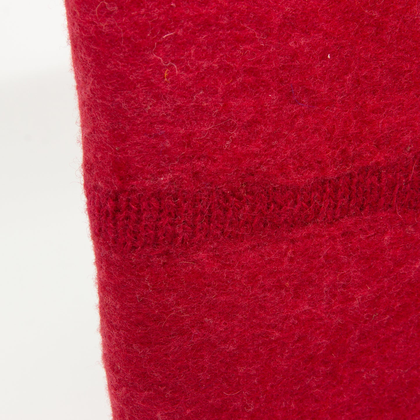 Detail of "R2": knitted horizontal line