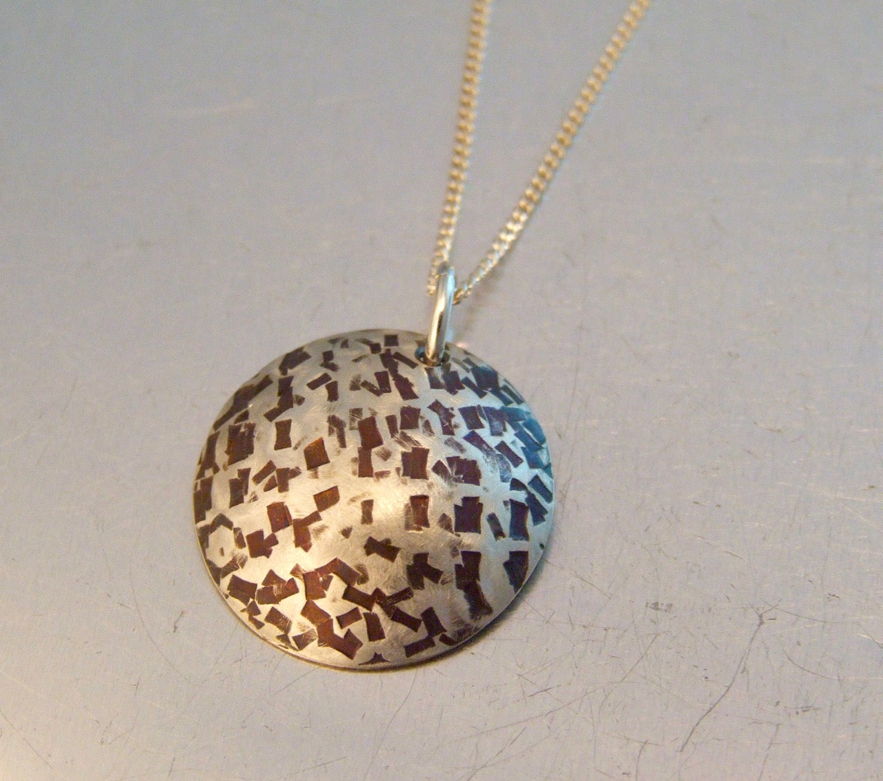 Round confetti necklace