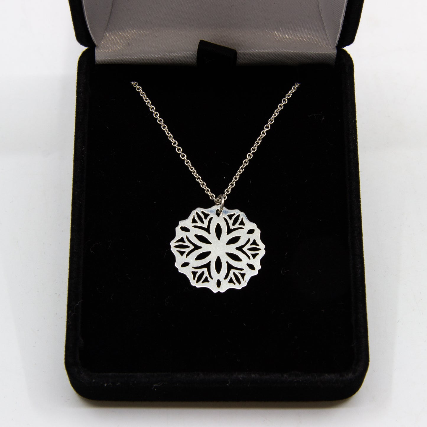 Scalloped Edge Snowflake Necklace