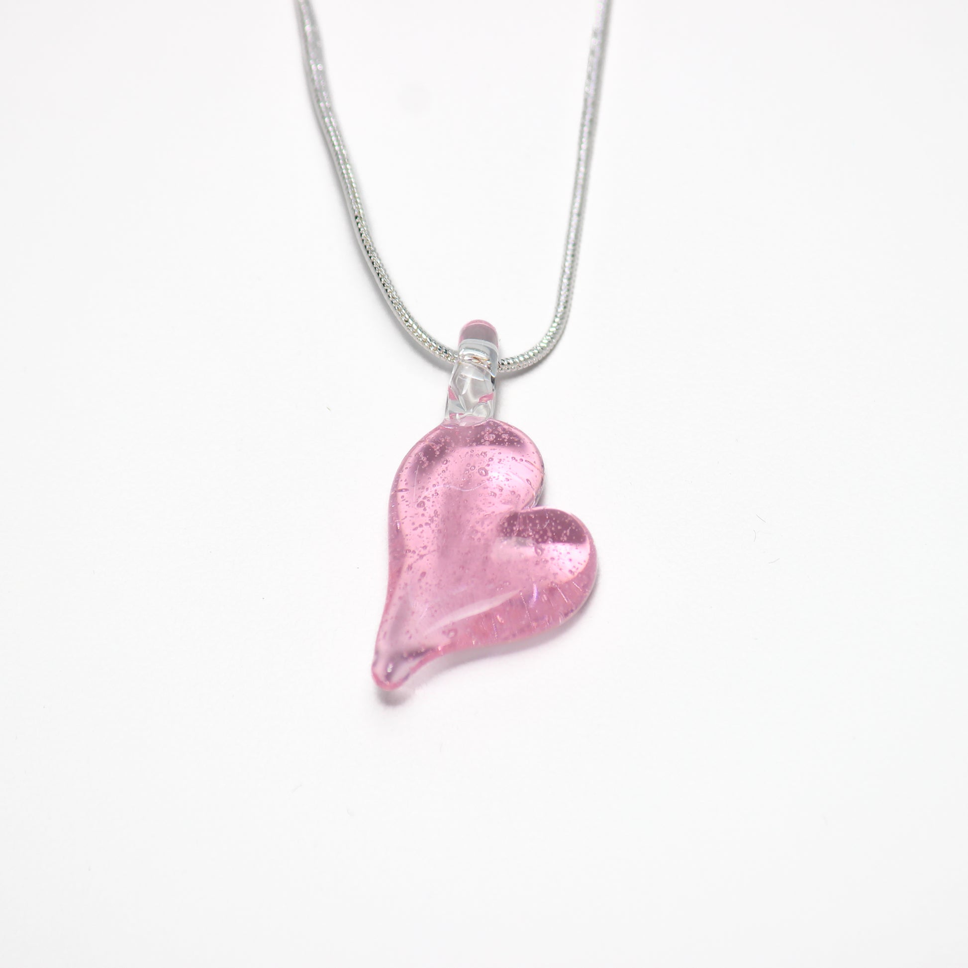 Glass heart necklace: pink