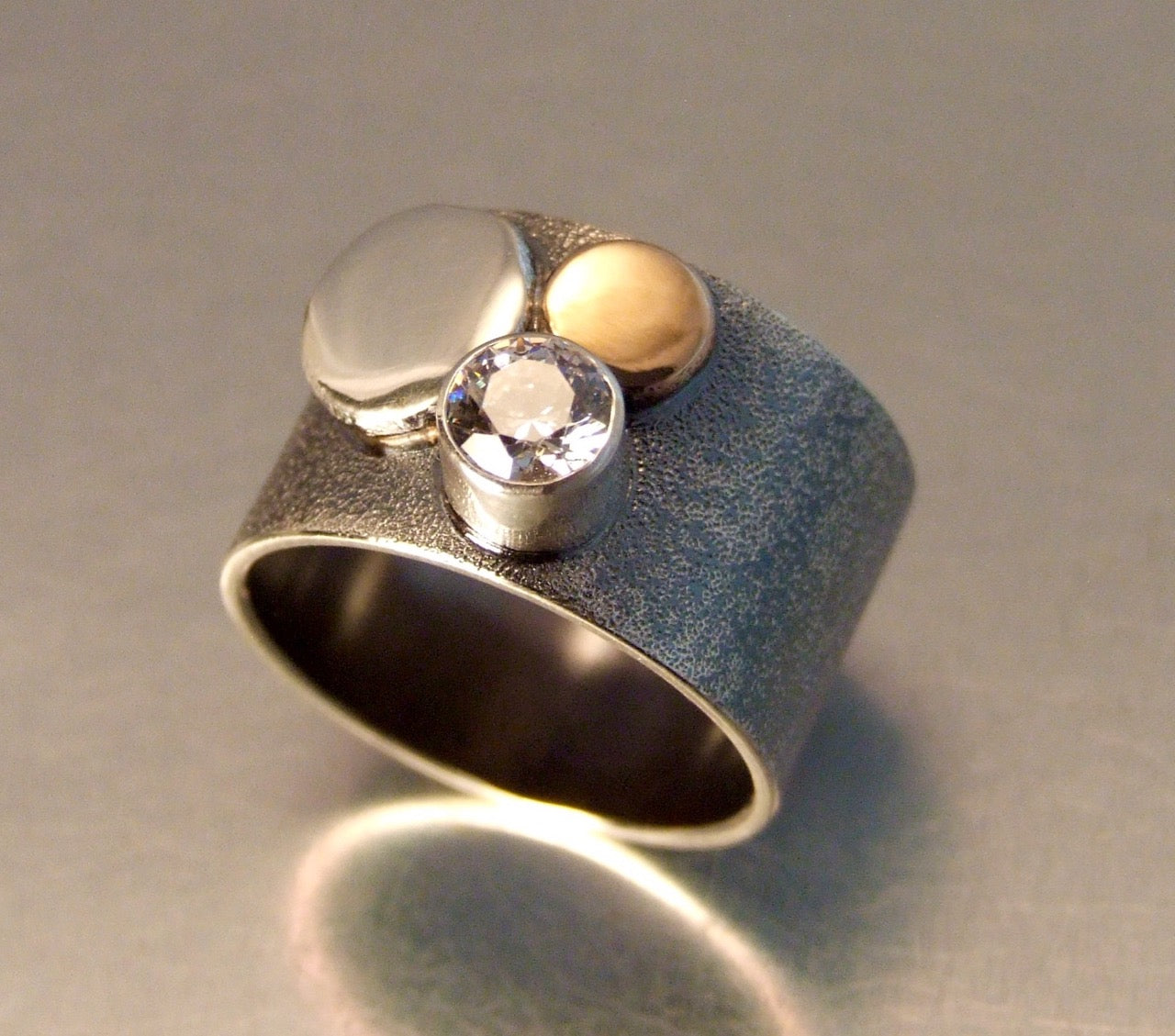 Quantic Cluster Wide Band Ring