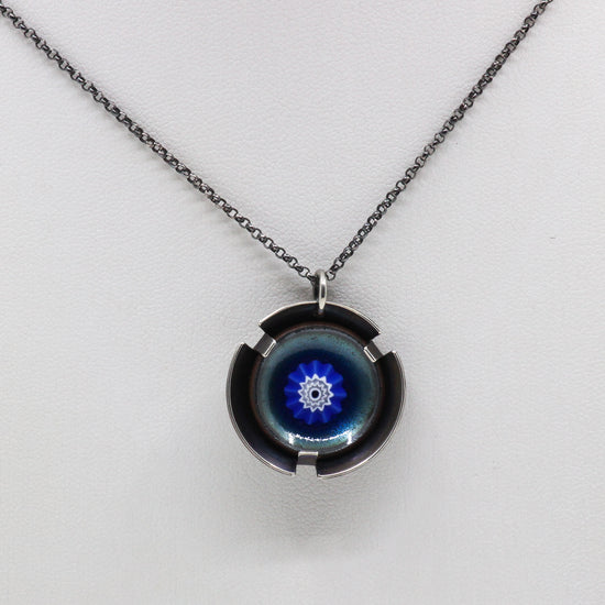 Round necklace with blue centre