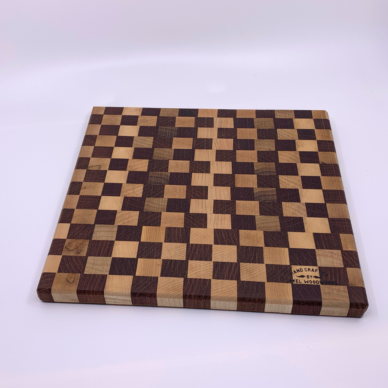 checker board patterned cutting board 